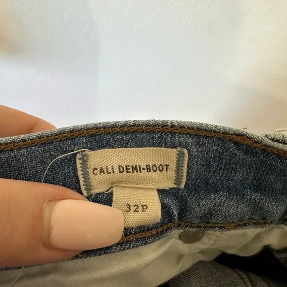 Madewell Cali Demi Bootcut Jeans in Blue Denim- Size 32 petite