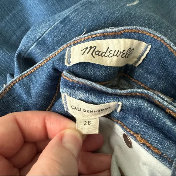 Madewell Cali Demi High Rise Button Front Cropped Distressed Jean in Bronson 28