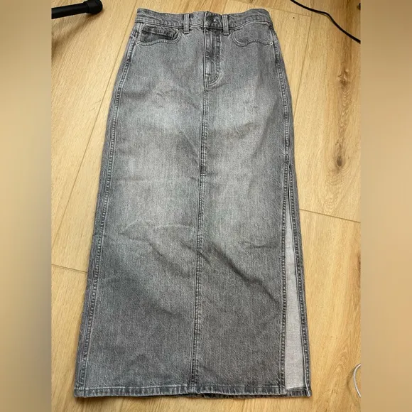 Madewell Gray Denim Maxi Skirt Size 24 High-Waisted Buttoned NWT