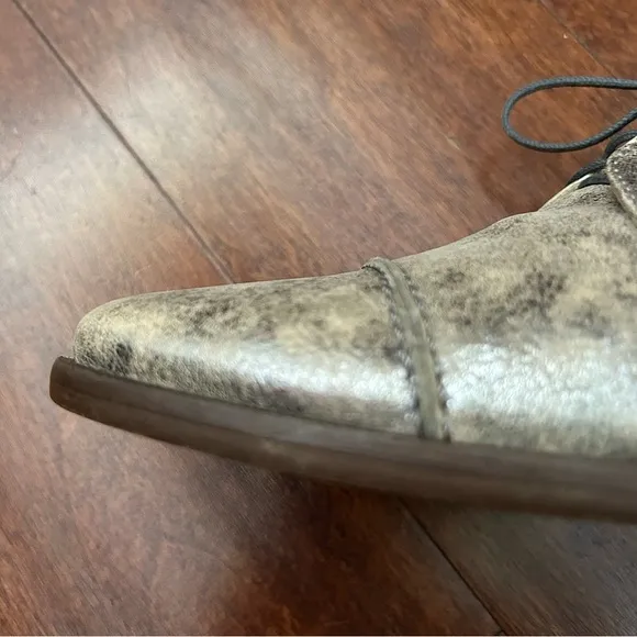 Madewell Serge Distressed Silver Leather Lace Up Flats, Leather Lining, Size 7.5