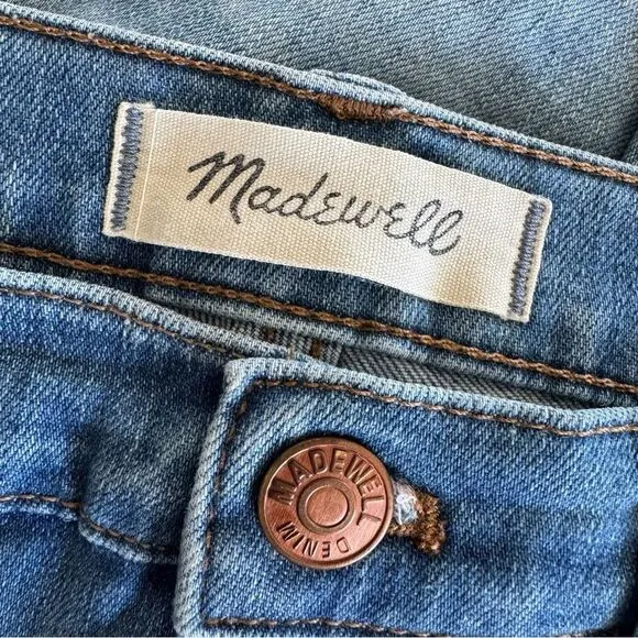 Madewell cali demi boot jeans in bess wash button front edition Size 26P Petite