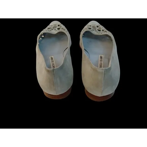 Manolo Blahnik Baby Blue Suede Round Toe Size 37.5 Cut Out Flats