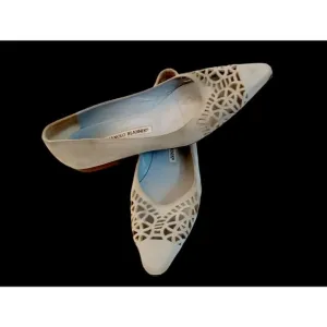 Manolo Blahnik Baby Blue Suede Round Toe Size 37.5 Cut Out Flats