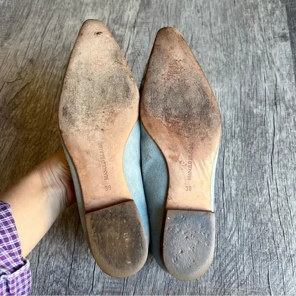 Manolo Blahnik Baby Blue Suede Round Toe Size 38 Cut Out Flats