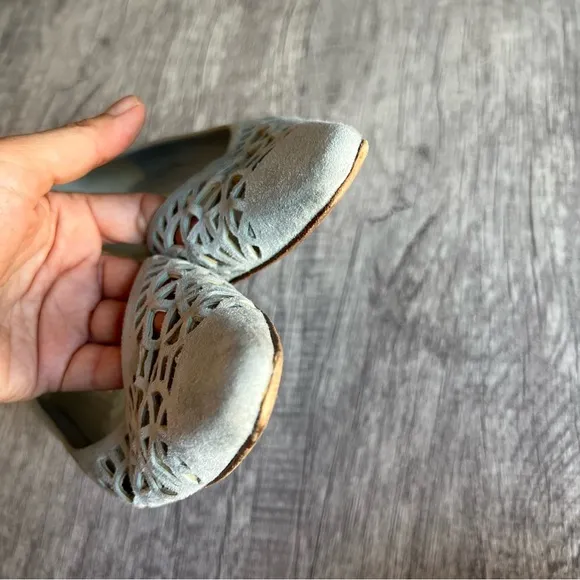 Manolo Blahnik Baby Blue Suede Round Toe Size 38 Cut Out Flats