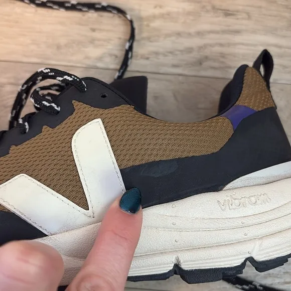 Men’s Veja Sneakers with vibram sole