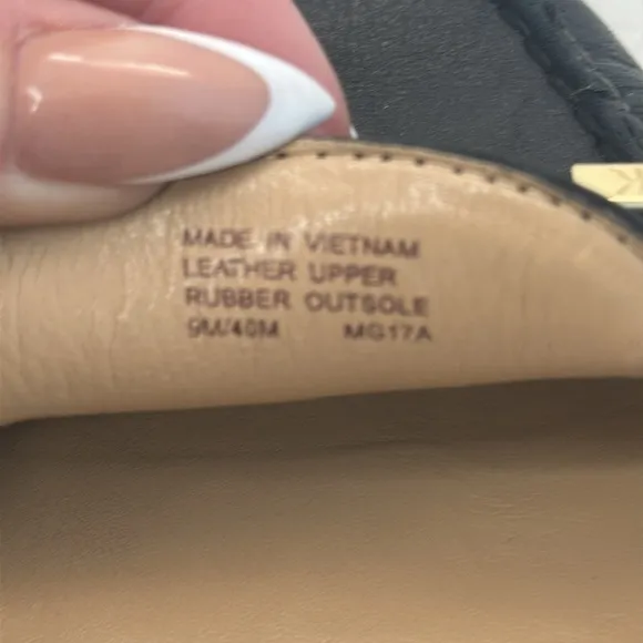 MICHAEL KORS SUTTON LEATHER LOAFER size 9