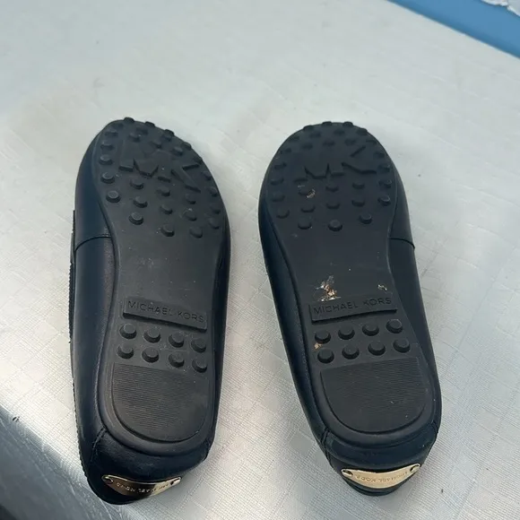 MICHAEL KORS SUTTON LEATHER LOAFER size 9