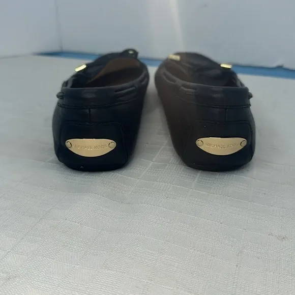 MICHAEL KORS SUTTON LEATHER LOAFER size 9