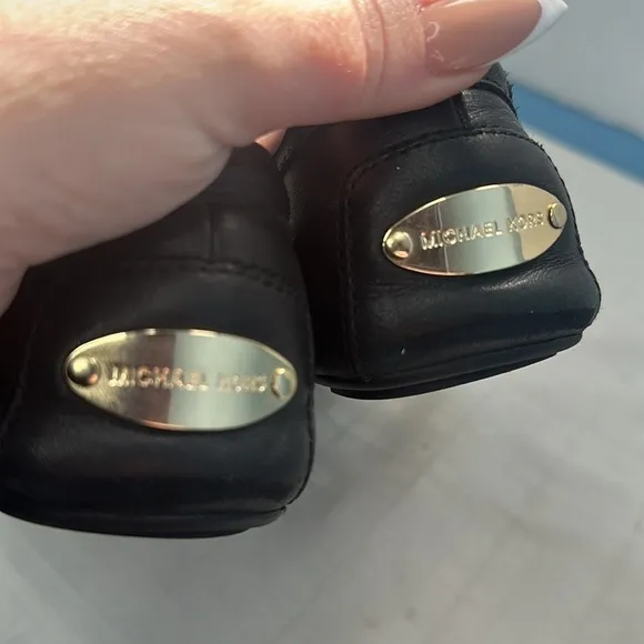 MICHAEL KORS SUTTON LEATHER LOAFER size 9