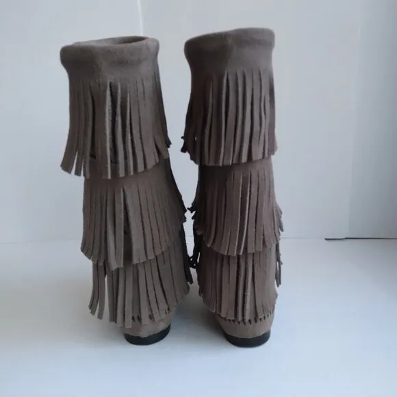 Minnetonka NWOB Grey Suede 3 Fringed Layers on Mid-Calf Pull-On Boots Sz 7