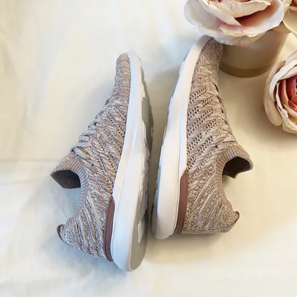 NEW $350 Athletic Propulsion Labs Techloom wave beach sneakers women size 7