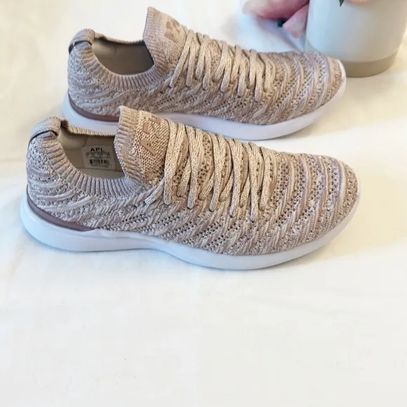 NEW $350 Athletic Propulsion Labs Techloom wave beach sneakers women size 7
