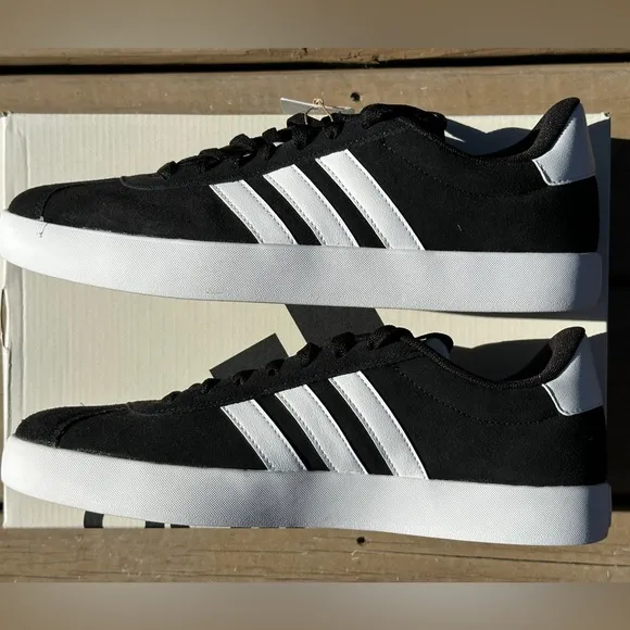 NEW Adidas Daily 3.0 Low Casual Sneaker ID6278 - Mens 10.5
