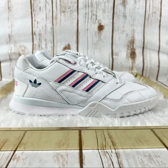 NEW Adidas Originals A.R. Trainer Sneakers