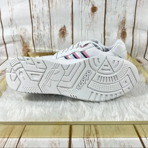 NEW Adidas Originals A.R. Trainer Sneakers