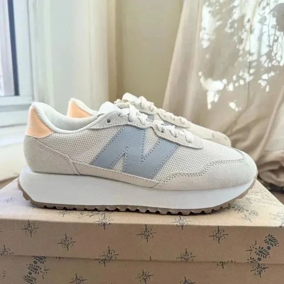 New Balance 237 Sneakers in Angora Light Mango