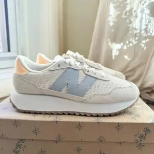 New Balance 237 Sneakers in Angora Light Mango