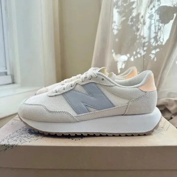 New Balance 237 Sneakers in Angora Light Mango