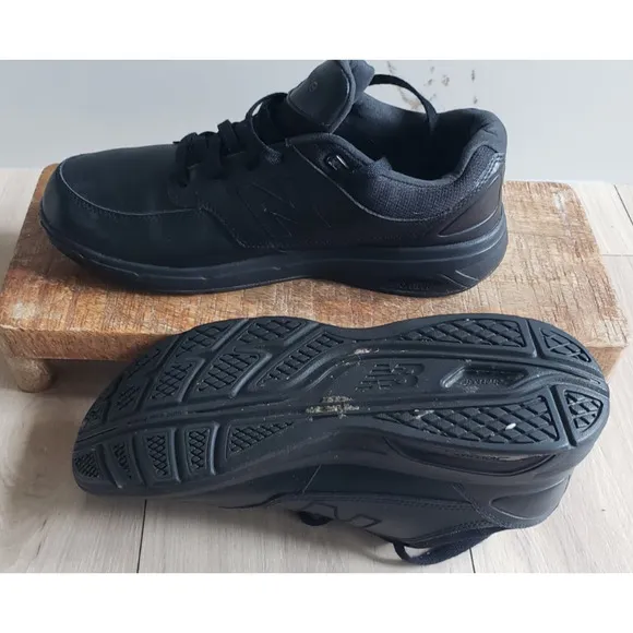 New Balance 813 v1 Sneakers Men 10.5 Black Walking Shoes MW813BK Leather Comfort