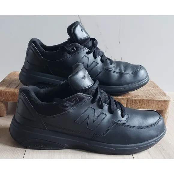 New Balance 813 v1 Sneakers Men 10.5 Black Walking Shoes MW813BK Leather Comfort