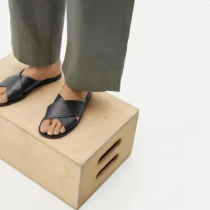 NEW Everlane Black Leather Day Crossover Sandal in Size 6.5
