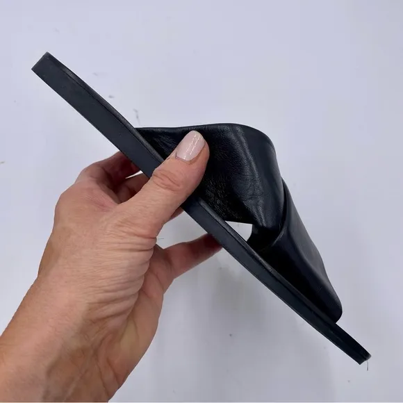 NEW Everlane Black Leather Day Crossover Sandal in Size 6.5