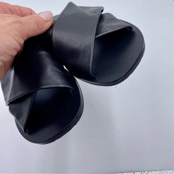 NEW Everlane Black Leather Day Crossover Sandal in Size 6.5