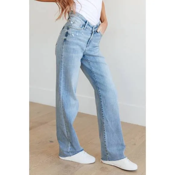 NEW JUDY BLUE high rise v front waistband straight jeans in light wash
