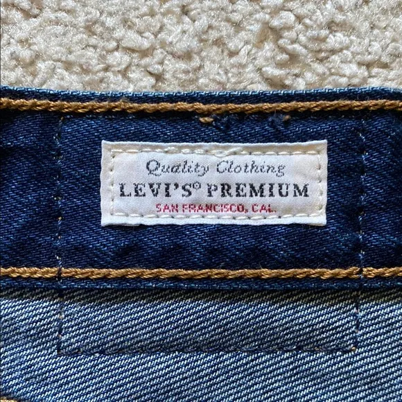 New Levi’s Size 26 Ribcage Shorts Blue Jean High-Waisted Shorts With Frayed Hem