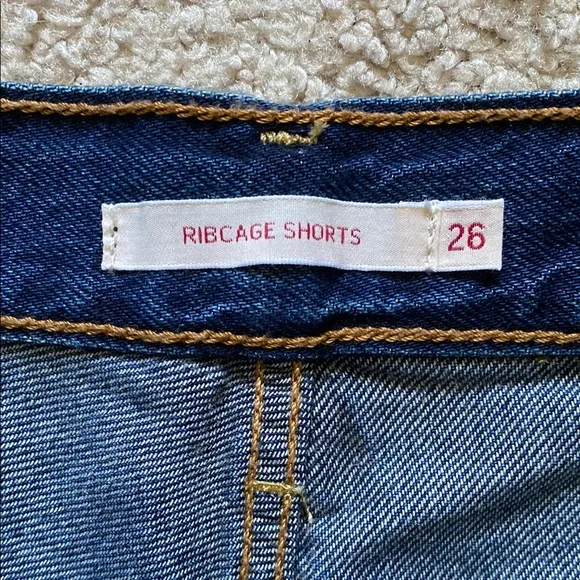 New Levi’s Size 26 Ribcage Shorts Blue Jean High-Waisted Shorts With Frayed Hem