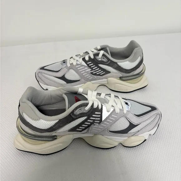 New New Balance 9060 Lifestyle Sneakers Men’s Size: 8.5 Women’s Size: 10