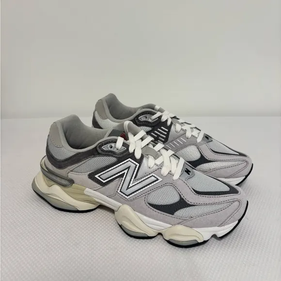 New New Balance 9060 Lifestyle Sneakers Men’s Size: 8.5 Women’s Size: 10