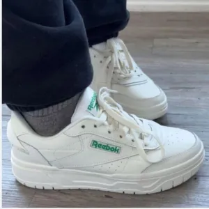 NEW Reebok Tech G Geo Lifestyle Sneakers GENUINE LEATHER Chalk/R/Glen Green