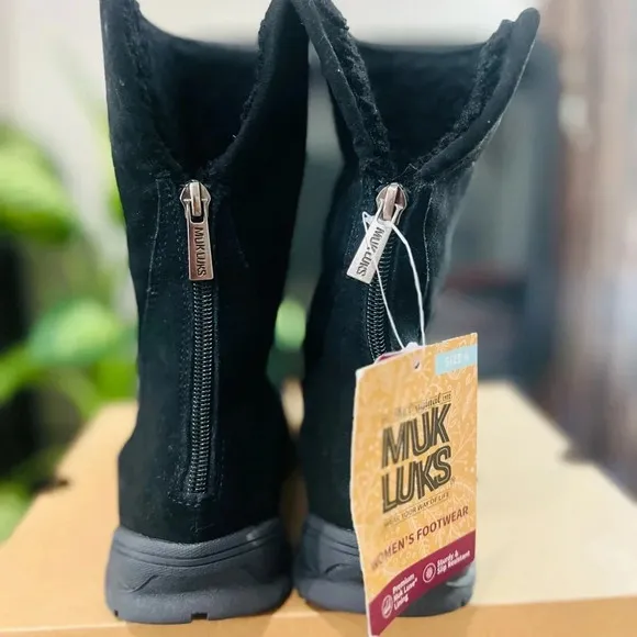 New women’s winter boots Thermo lite memory foam genuine suede  size 6 black NWT