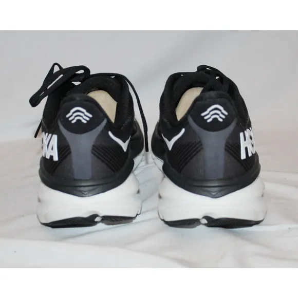 NIB HOKA ONE ONE MEN'S CLIFTON 9 BWHT BLACK WHITE RUNNING‎ SNEAKERS