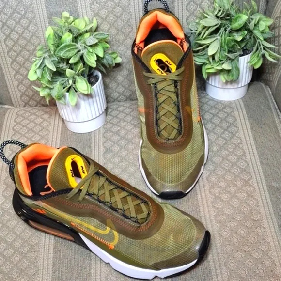 Nike Air Max 2090 Olive flax Sneakers