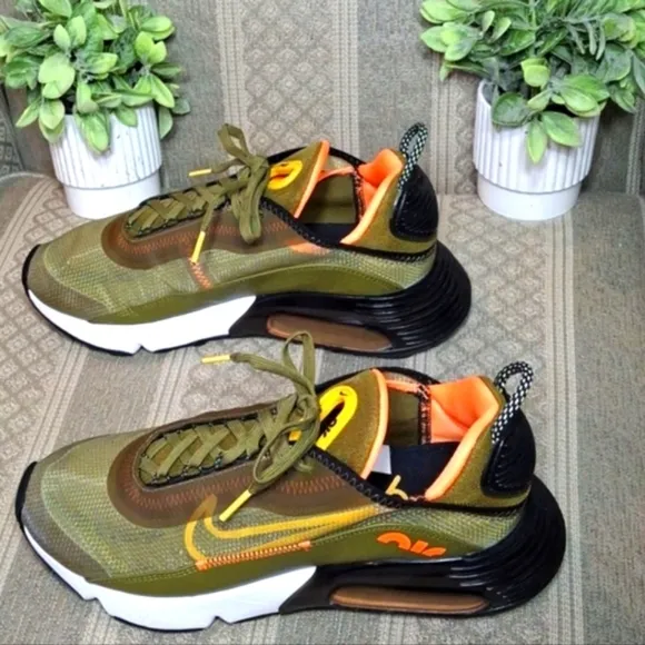 Nike Air Max 2090 Olive flax Sneakers