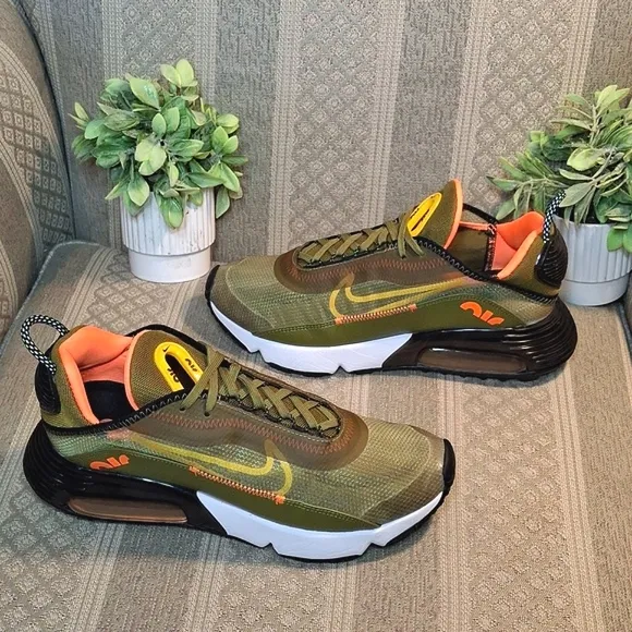 Nike Air Max 2090 Olive flax Sneakers