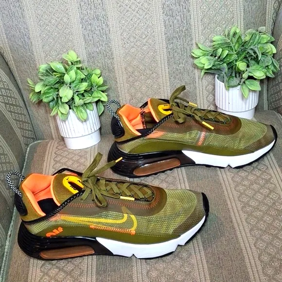 Nike Air Max 2090 Olive flax Sneakers