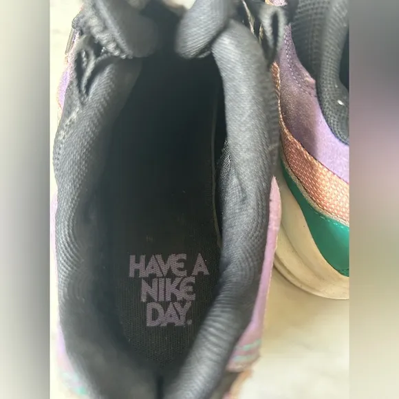 NIKE AIR MAX 95, HAVE A NIKE DAY Sz. 5.5Y. EXCELLENT CONDITION, GENDER NEUTRAL.
