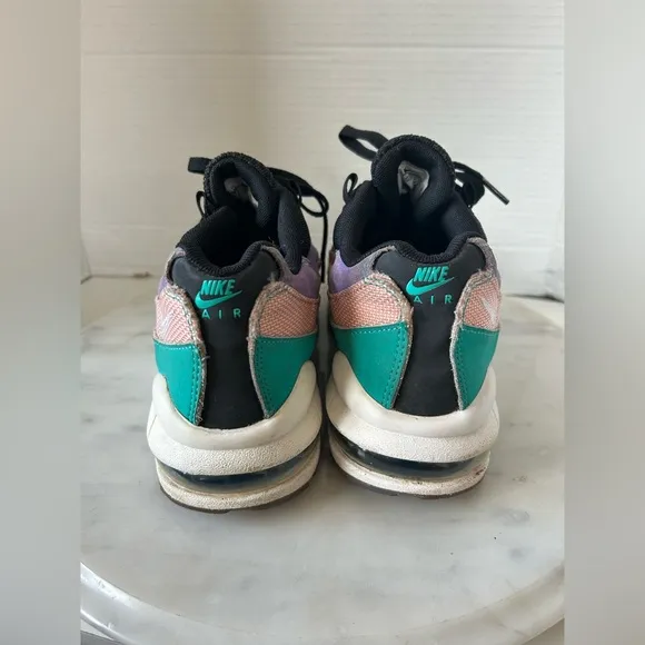 NIKE AIR MAX 95, HAVE A NIKE DAY Sz. 5.5Y. EXCELLENT CONDITION, GENDER NEUTRAL.