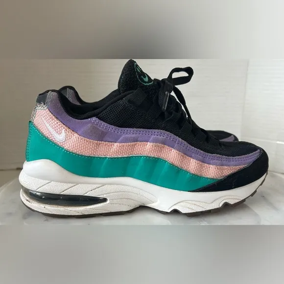 NIKE AIR MAX 95, HAVE A NIKE DAY Sz. 5.5Y. EXCELLENT CONDITION, GENDER NEUTRAL.