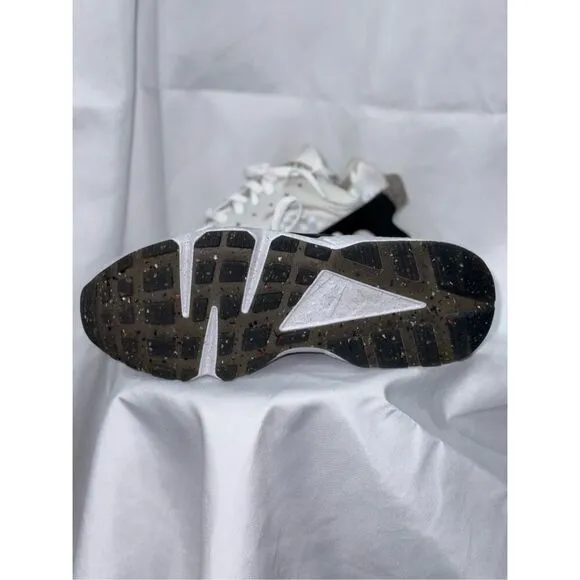 Nike Air neutral white, tan, and black sneakers | Sz 8.5