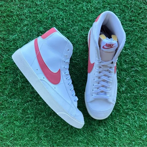 Nike Blazer Mid ‘77 NN White / Adobe Red Stardust - Sail
