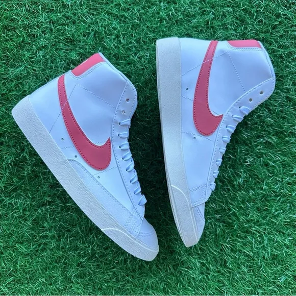 Nike Blazer Mid ‘77 NN White / Adobe Red Stardust - Sail