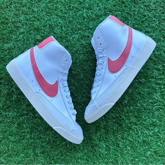 Nike Blazer Mid ‘77 NN White / Adobe Red Stardust - Sail
