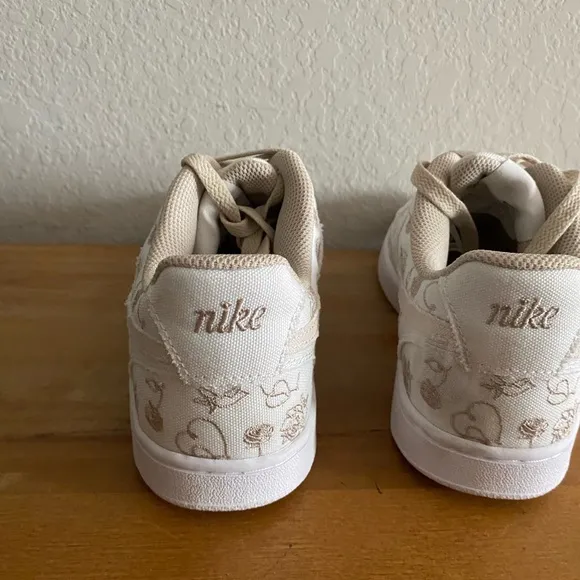 Nike Court Vision Low Neutral Floral Patterned Sneakers Size 8 No Box