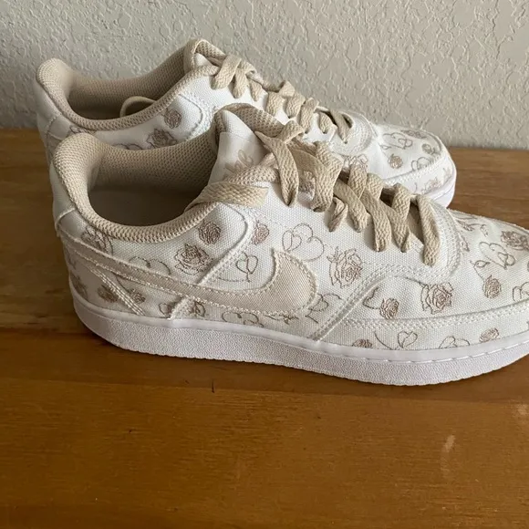 Nike Court Vision Low Neutral Floral Patterned Sneakers Size 8 No Box