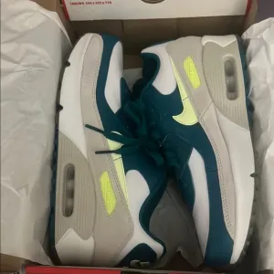Nike Kids Sneakers in Teal and Neon Yellow